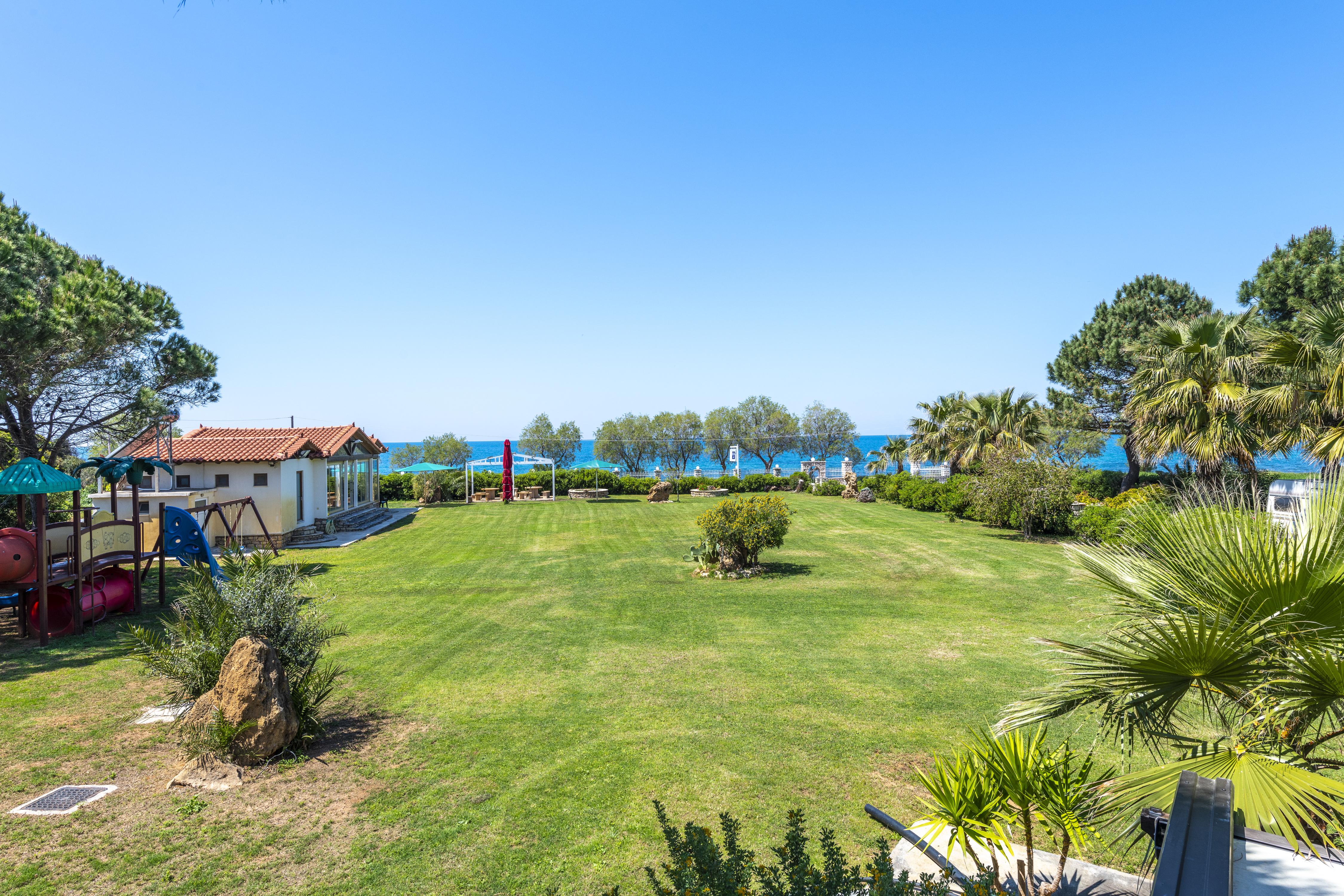 كيوبارِسِيا Irida Beach Resort Suites المظهر الخارجي الصورة